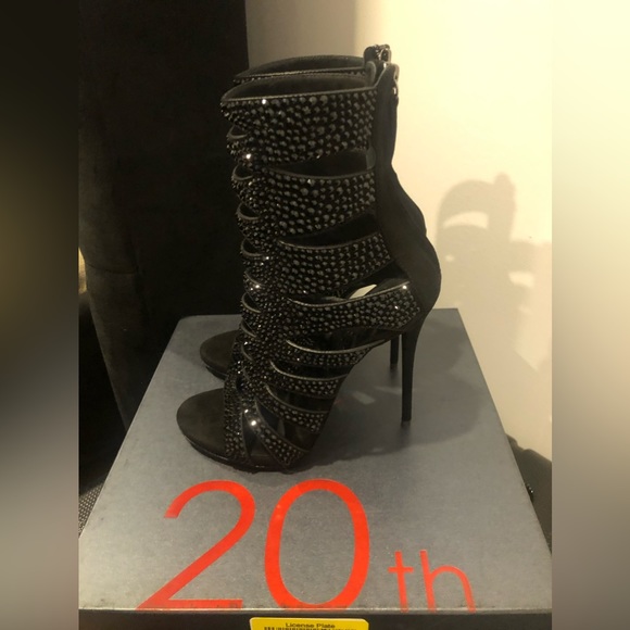 Giuseppe Zanotti 20th Anniversary Edition: Rock’n’Roll Collection - Muse (36.5) - Picture 6 of 7